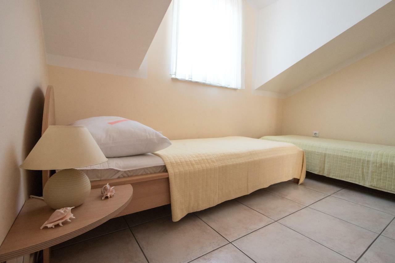 Apartman Nena Turanj Exterior photo